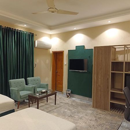 Vip Express Hotel Peshawar Exterior foto
