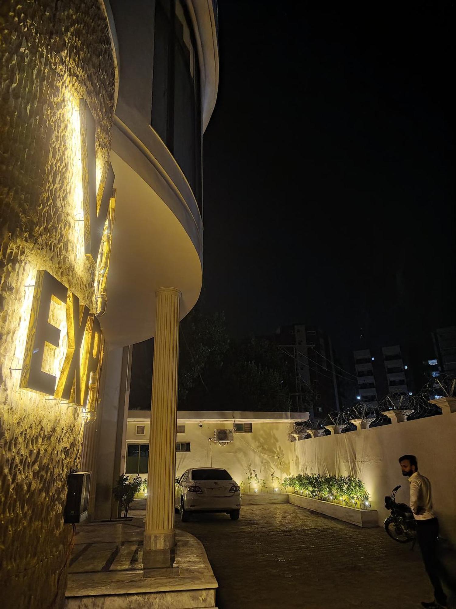 Vip Express Hotel Peshawar Exterior foto