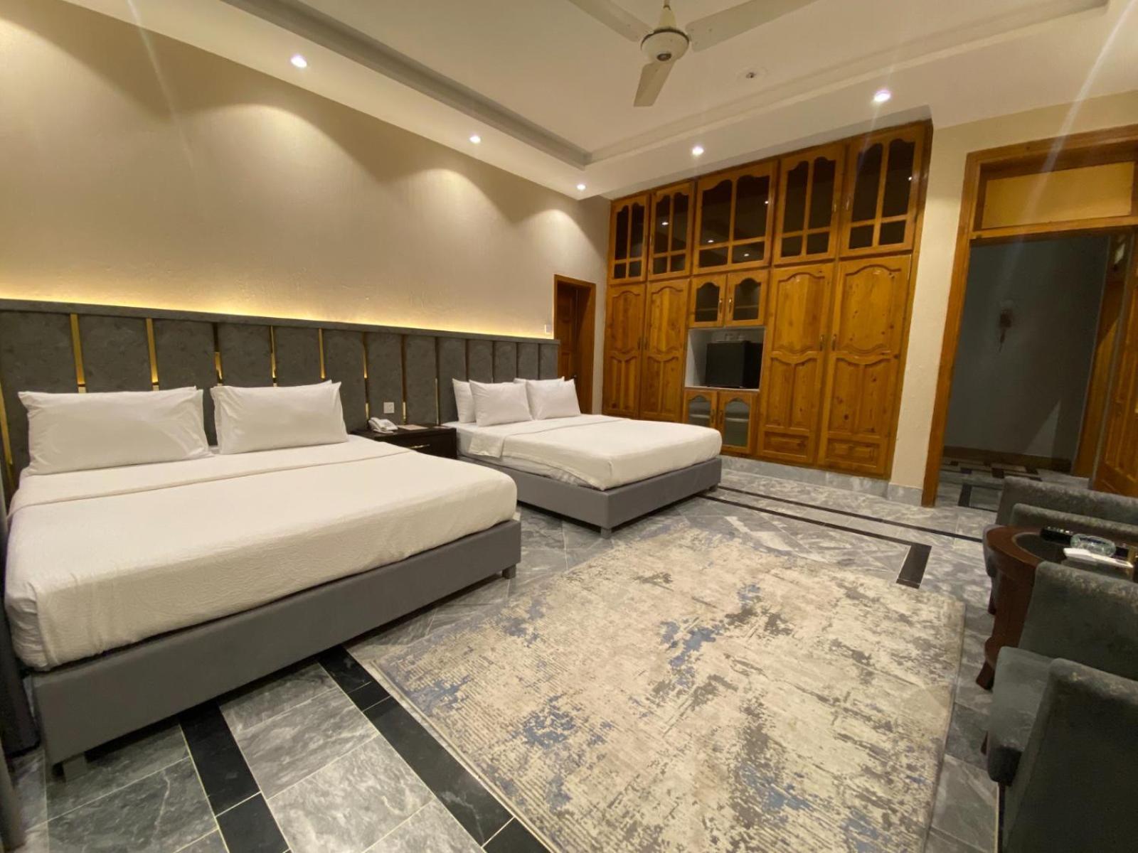 Vip Express Hotel Peshawar Exterior foto
