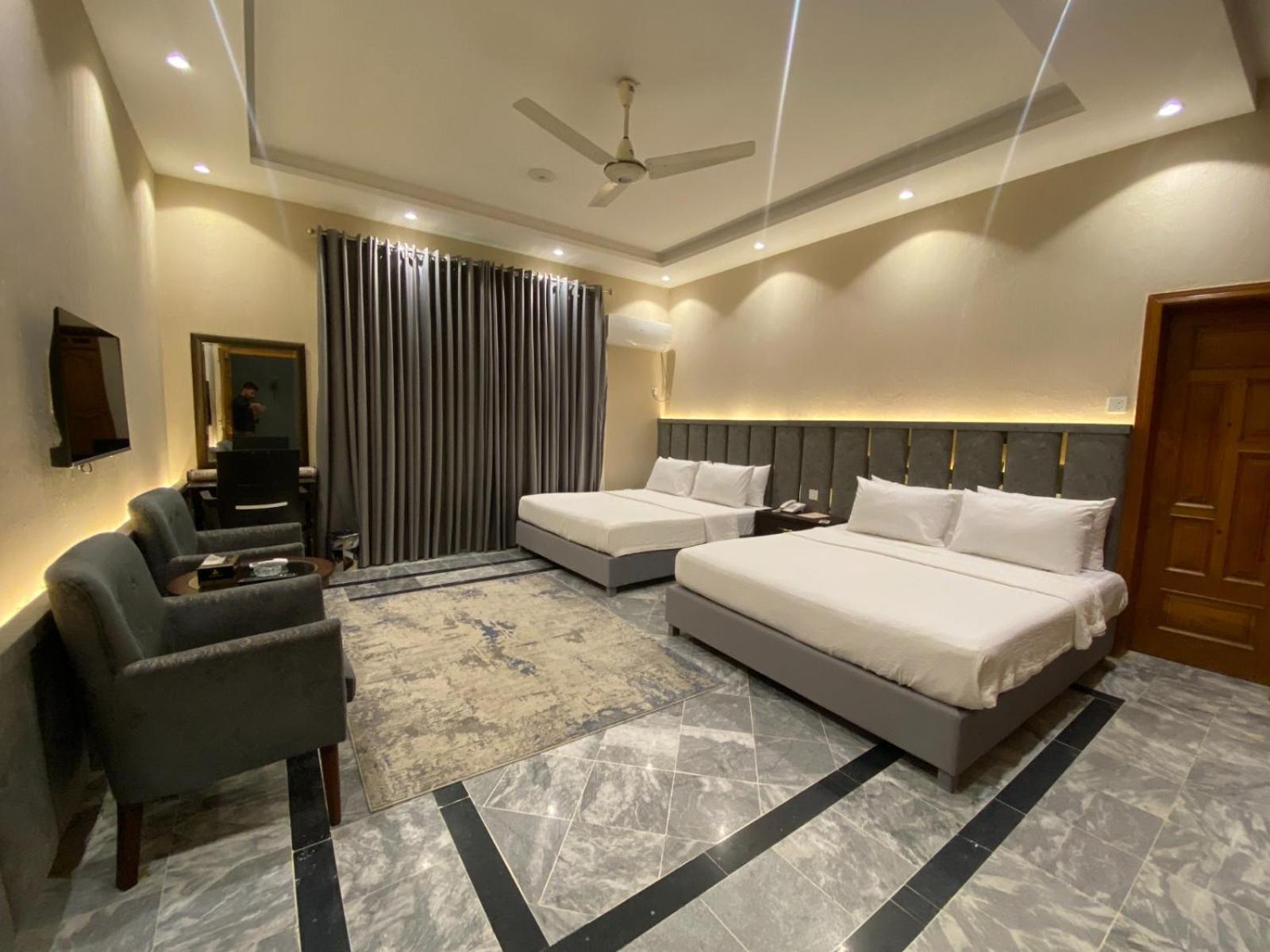 Vip Express Hotel Peshawar Exterior foto