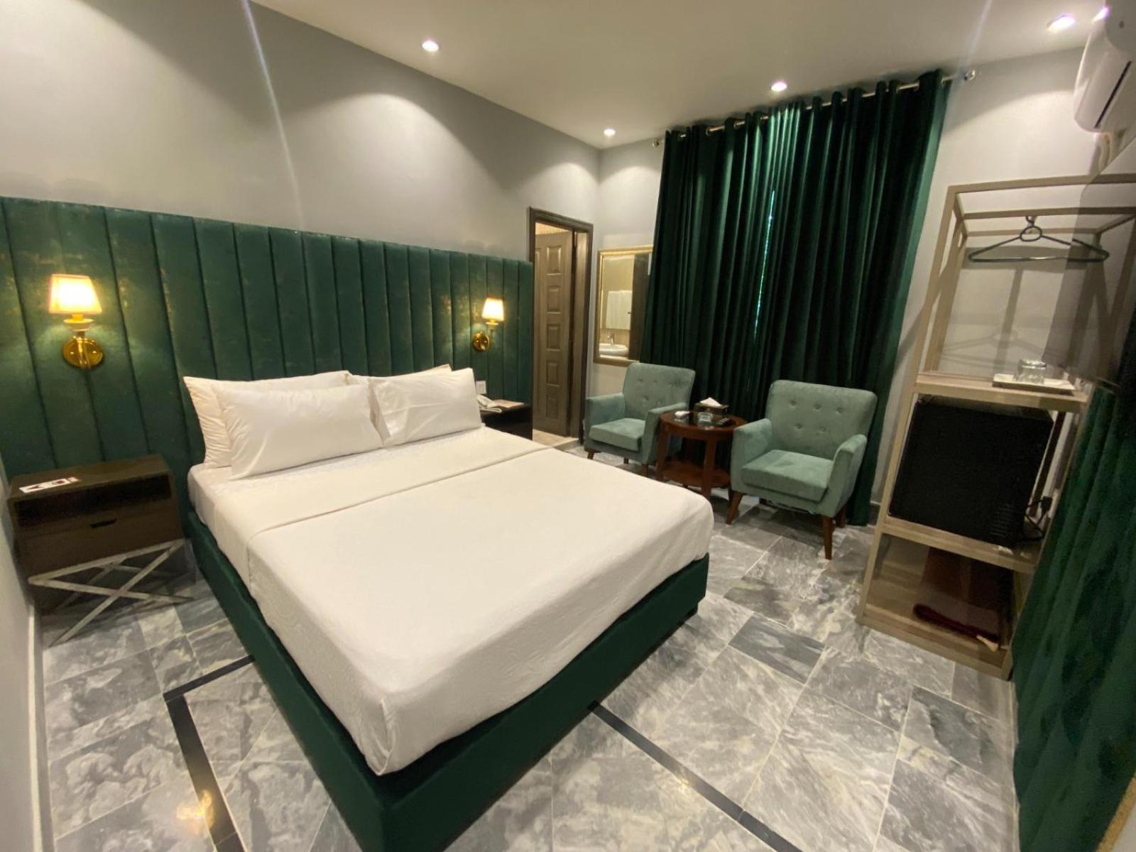 Vip Express Hotel Peshawar Exterior foto