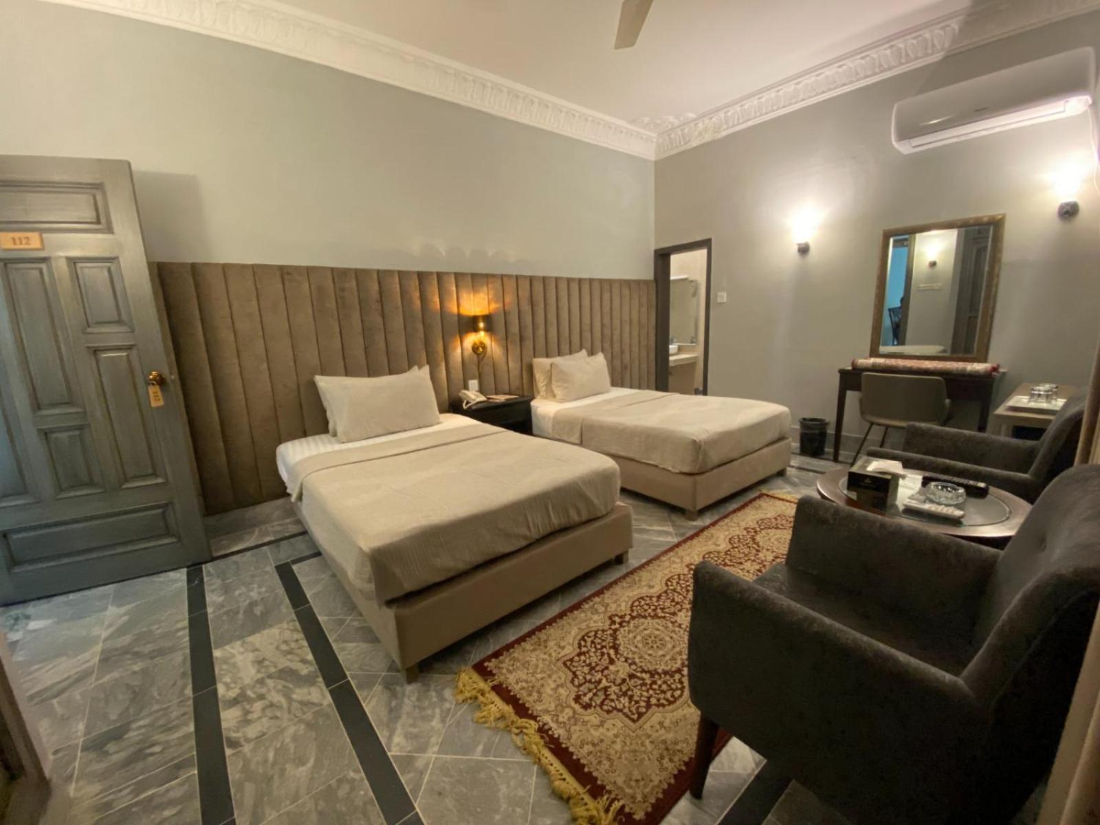 Vip Express Hotel Peshawar Exterior foto
